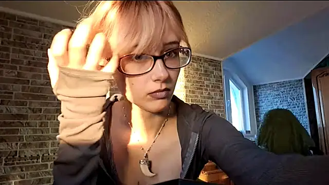 IceeWomen online show from April 7, 3:58 pm