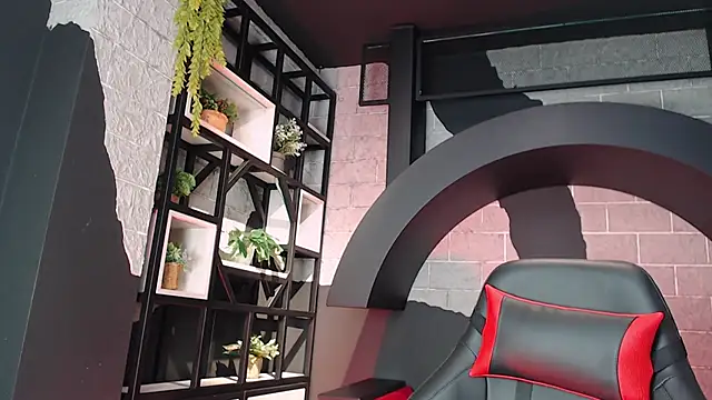 TINIFOX online show from April 8, 1:35 pm