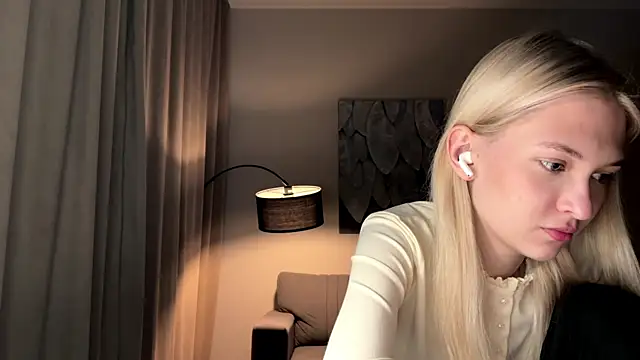 EvelineMolima online show from May 1, 8:01 pm