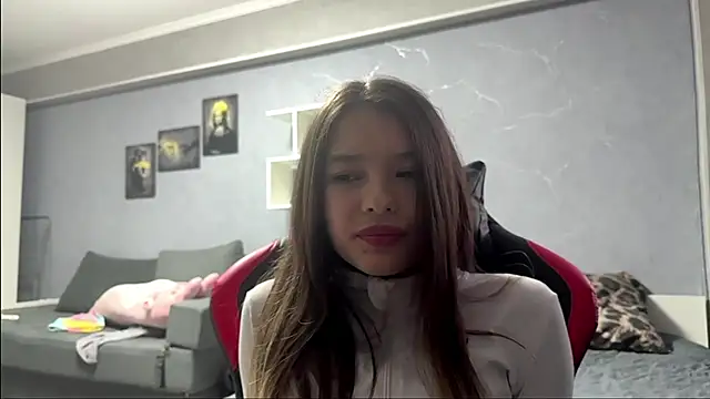 Julllesimons online show from April 7, 11:12 am