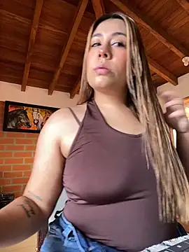  BellaSmith  online show from April 28, 2:10 pm