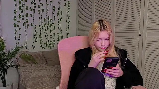 vielleee online show from May 15, 3:22 am