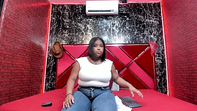 Luu Adams online show from May 10, 7:16 pm