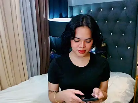 yhanachoii online show from June 18, 2:11 pm
