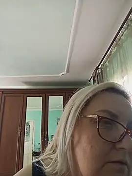 AureliaSky598 online show from May 17, 12:15 pm