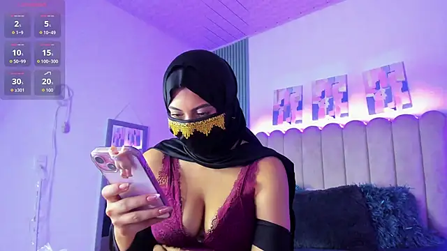 Layla amirah online show from April 22, 3:25 am
