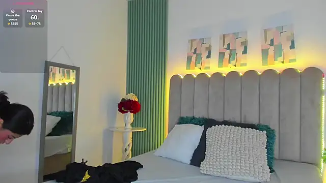 Layla amirah online show from April 30, 2:39 am