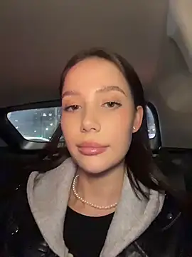 BabyFawn online show from April 10, 6:03 pm