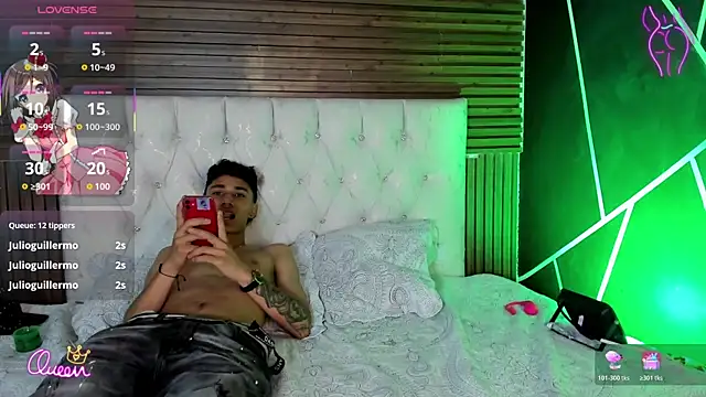 Andrewandlizzy online show from April 12, 8:06 am