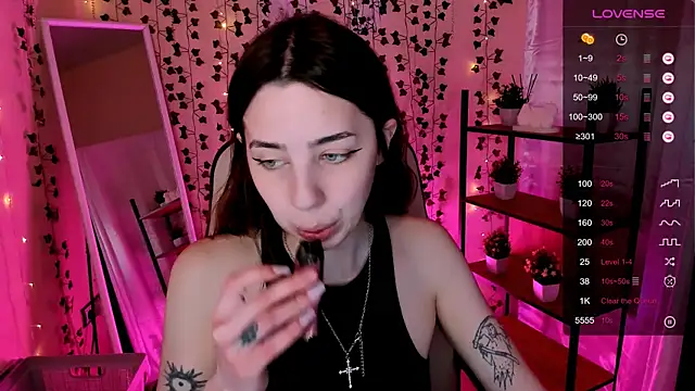 CharliGrace  online show from May 17, 7:29 am