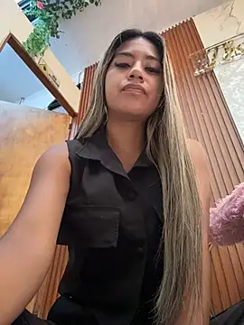 Kimmiebellarie online show from July 6, 12:21 pm