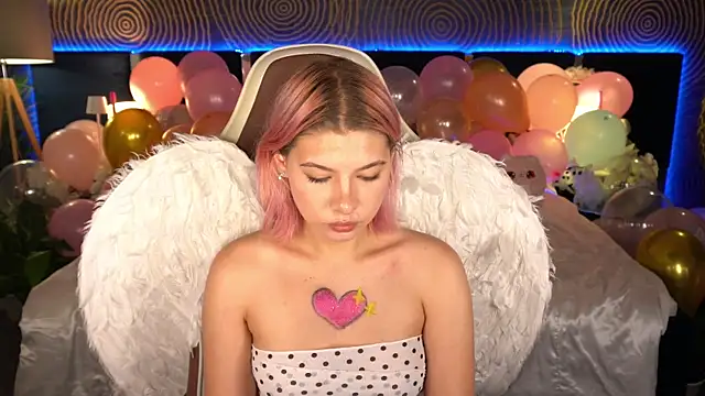 PinkyTrix online show from June 26, 5:03 pm