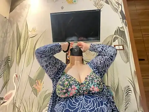 kavyasingh36 online show from May 15, 7:05 pm