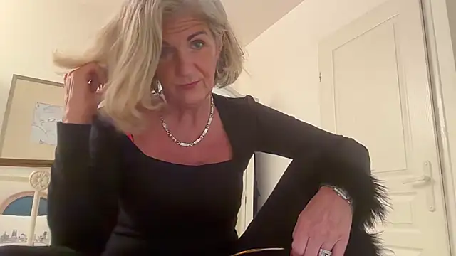 NaughtyMonicaUK online show from May 4, 8:29 am