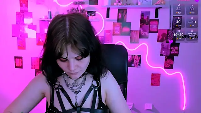 nikki kiss  online show from April 25, 1:52 pm