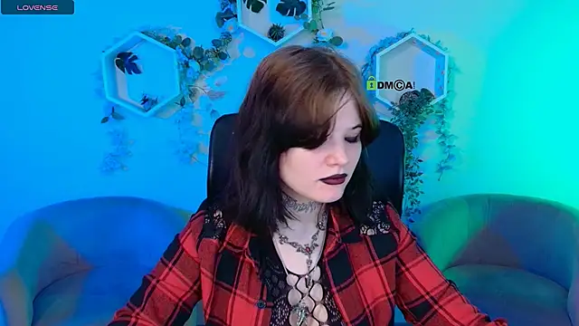 nikki kiss  online show from June 22, 8:22 am