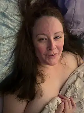 NeedyKitty47 online show from May 28, 9:12 pm
