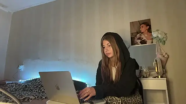 Alice Princesz online show from April 28, 5:39 pm