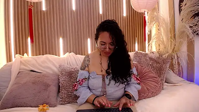 Velvet Curly online show from June 4, 2:43 pm
