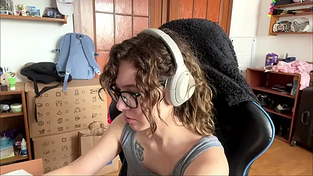 PillowPeachX online show from May 15, 9:12 am