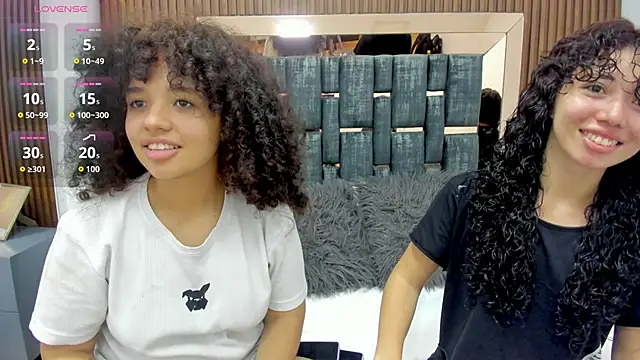 Chloe and Violeta online show from May 1, 11:57 am