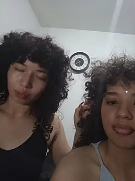 Chloe and Violeta online show from April 24, 7:49 pm