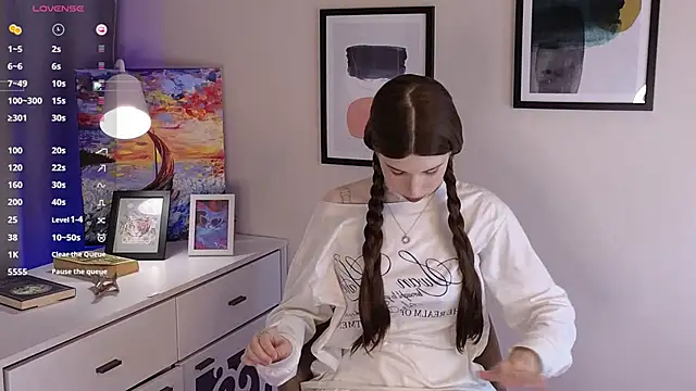 Umia Bordered online show from May 15, 4:32 pm