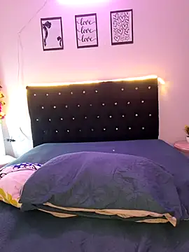 Siennarose2026 online show from May 16, 3:53 am