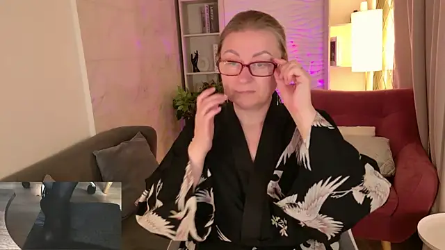 Alexandra Kind online show from May 18, 4:07 am