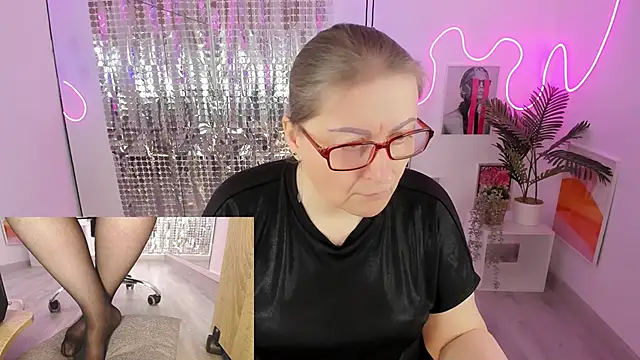 Alexandra Kind online show from April 24, 1:36 pm