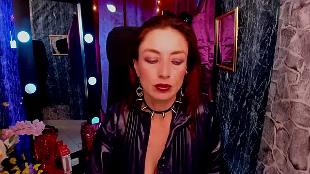 Queenscarlettsecret online show from April 25, 7:55 pm