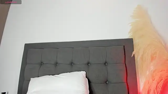 hanna-baker01 online show from June 14, 2:39 pm