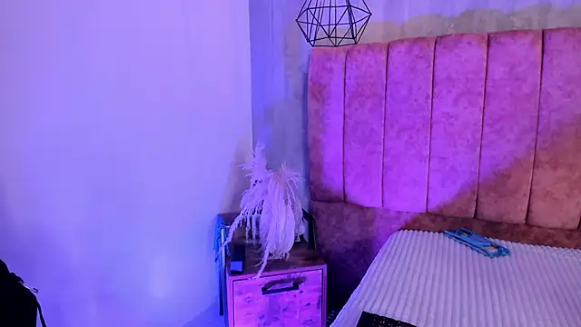 LunaArias online show from June 19, 8:45 pm