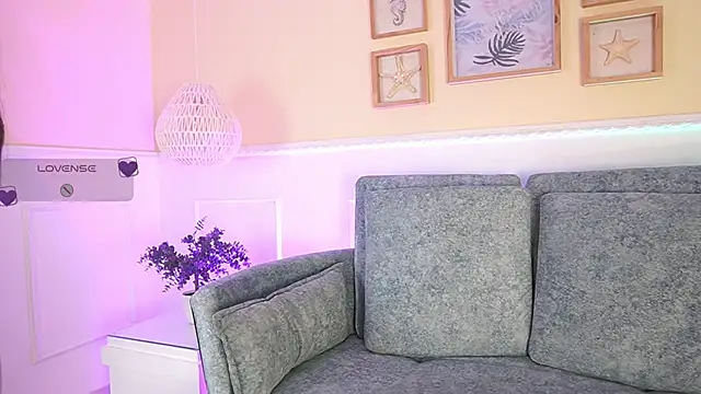 AlinaBennet  online show from April 23, 12:29 pm