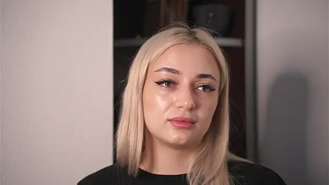 GeraldineFeary online show from April 17, 1:46 pm