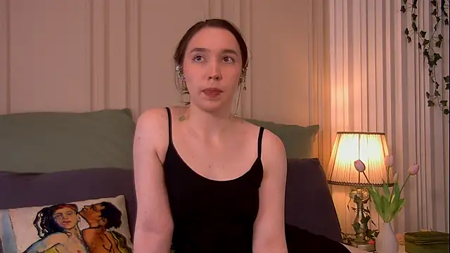Suzaneey online show from May 3, 10:46 pm