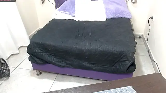lunadreadd online show from April 23, 2:52 am