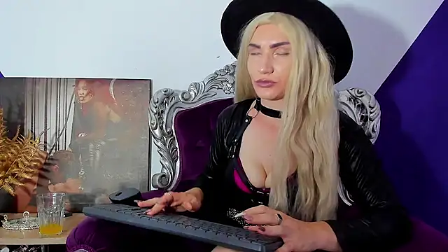 MistressKasandra online show from June 27, 4:02 am