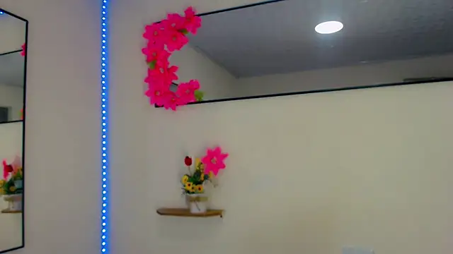 Darianna A online show from May 12, 9:32 pm
