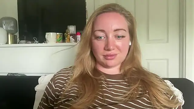 arielsweetieee online show from July 11, 10:37 am