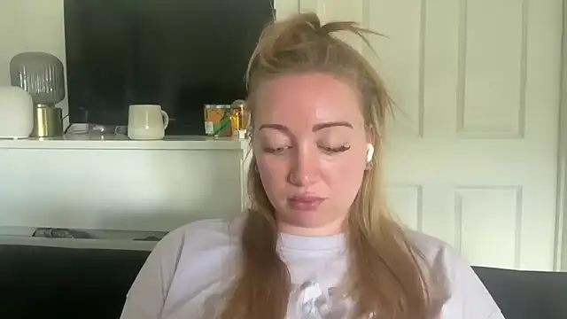 arielsweetieee online show from July 4, 10:22 am