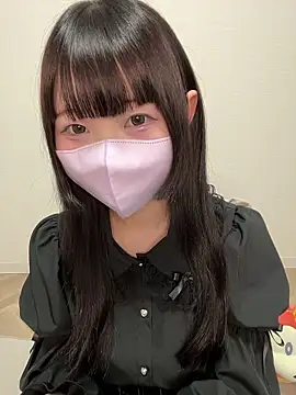 --Reina-- online show from May 2, 9:45 am