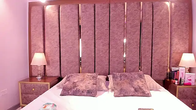 IsabellaPhil online show from July 4, 5:03 am
