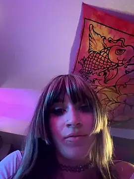 Lucysinclairr online show from April 23, 8:00 am