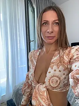 Mira Luna online show from July 18, 7:44 am