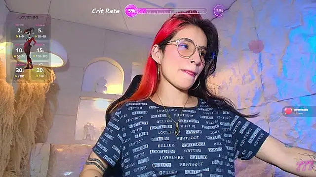 Moon Red r online show from May 5, 12:41 pm