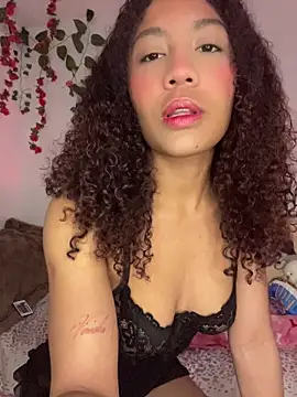Daphnne Curly online show from May 13, 4:07 am