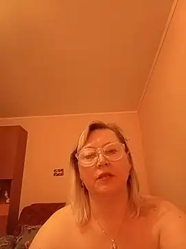 I amVeronicle online show from June 19, 12:41 pm