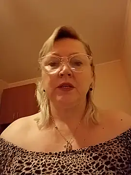 I amVeronicle online show from July 9, 4:09 pm