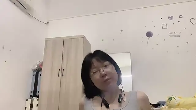 Belle-LL online show from May 3, 2:53 pm